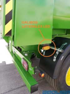 Il·luminació LED de gàlib lateral per a seguretat en transport agrícola nocturn